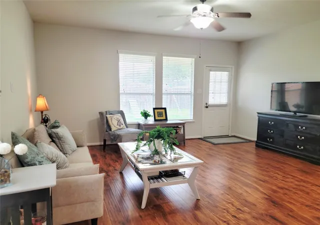 Photo 3 of Sale Pending at 8811 Henrico Ln, Rosenberg, TX 77469 | MLS# 4144910 | Listing updated on 2026-10-07