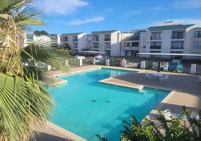 Listing Photo 3 - Condo for sale in building located at 2826 S Bartell Dr, Houston, TX 77054 - Unit #26