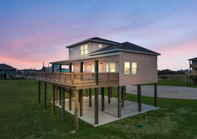 Single family home for sale at 186 Ocean View Dr, Port Bolivar, TX 77650 | MLS# 89462150 | Listing updated on 2026-09-02