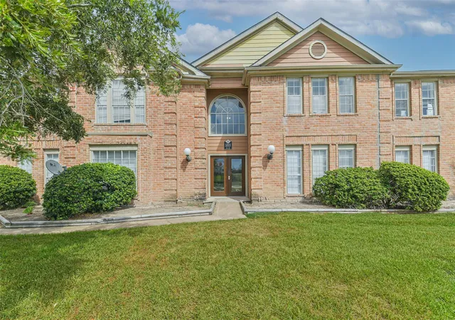 Photo 2 of Condo for sale at 12400 Overbrook Ln #59D, Houston, TX 77077 | MLS# 23396649 | Listing updated on 2026-09-12