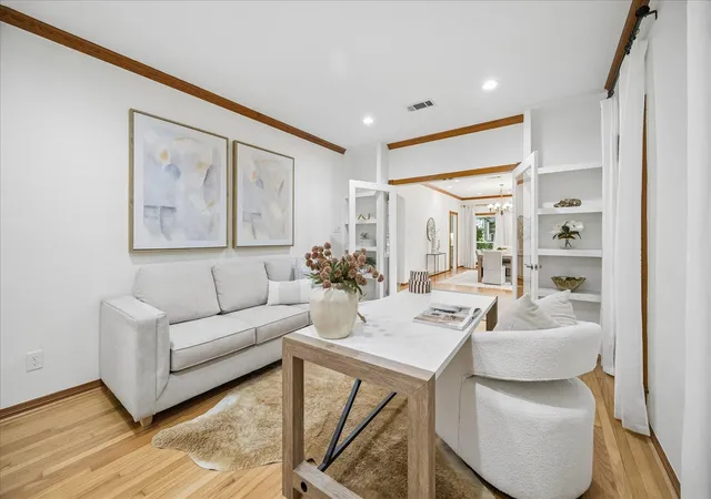 Photo 3 of Single family home for sale at 721 W 41st Street, Houston, TX 77018 | MLS# 8425058 | Listing updated on 2026-09-19
