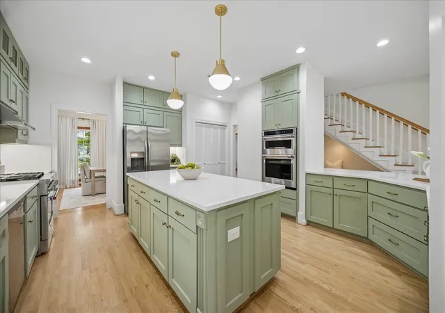 Photo 4 of Single family home for sale at 721 W 41st Street, Houston, TX 77018 | MLS# 8425058 | Listing updated on 2026-09-19