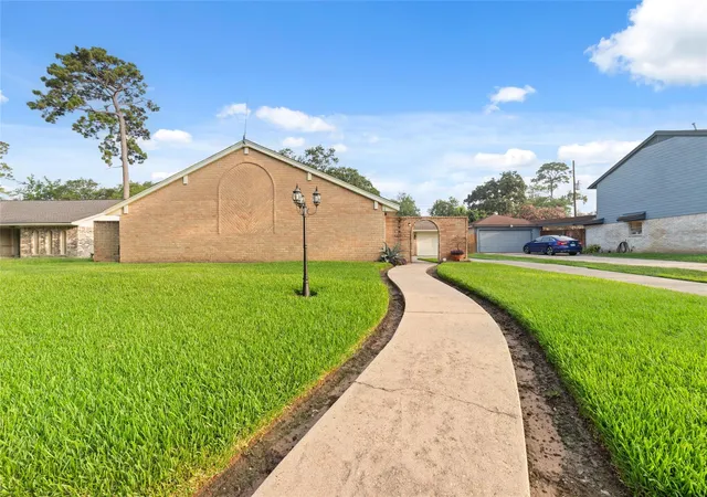 Photo 1 of Single family home for sale at 218 Black Forest Dr, Spring, TX 77388 | MLS# 79781588 | Listing updated on 2026-09-21