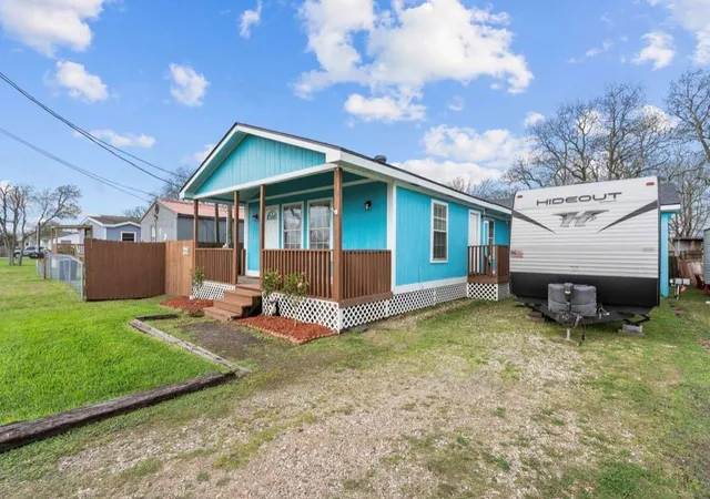 Photo 1 of Single family home for sale at 620 6th Street, Dickinson, TX 77539 | MLS# 91868397 | Listing updated on 2026-09-20