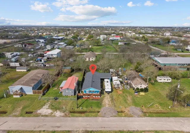 Photo 4 of Single family home for sale at 620 6th Street, Dickinson, TX 77539 | MLS# 91868397 | Listing updated on 2026-09-20