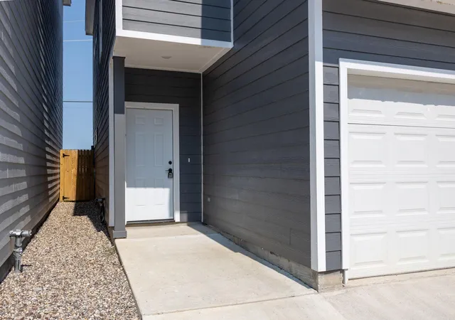 Photo 2 of Single family home for sale at 18844 Elegance Ave, Spring, TX 77379 | MLS# 77092415 | Listing updated on 2026-09-02