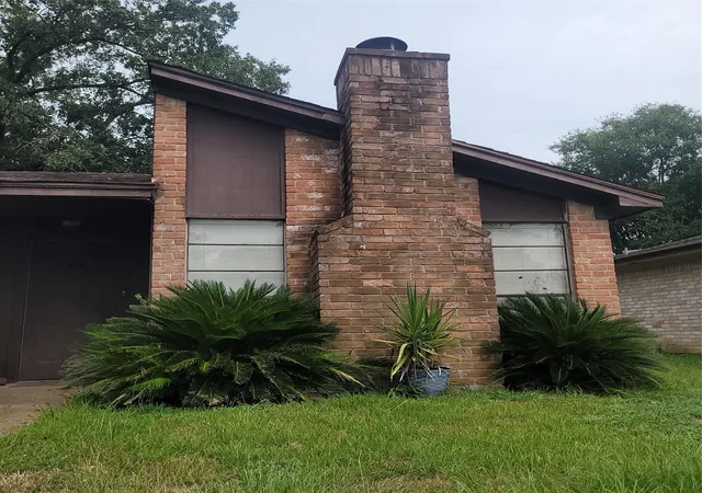 Photo 3 of Single family home for sale at 4923 Fitzwater Dr, Spring, TX 77373 | MLS# 18466581 | Listing updated on 2026-09-05