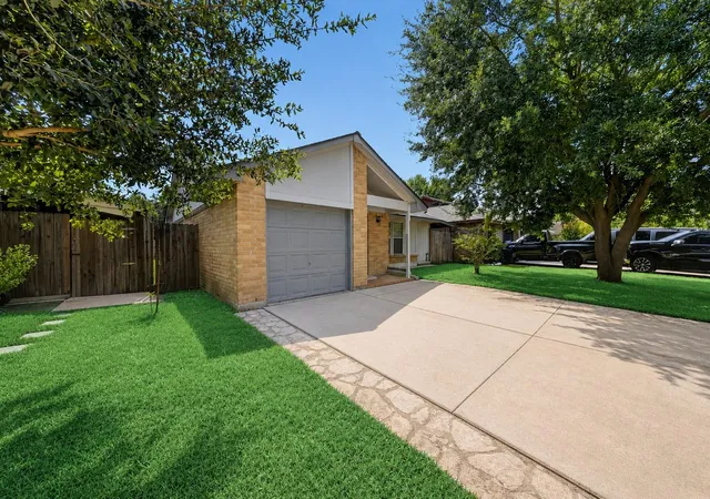 Photo 3 of Single family home for sale at 11918 E Marsham Cir, Houston, TX 77066 | MLS# 22420587 | Listing updated on 2026-09-10