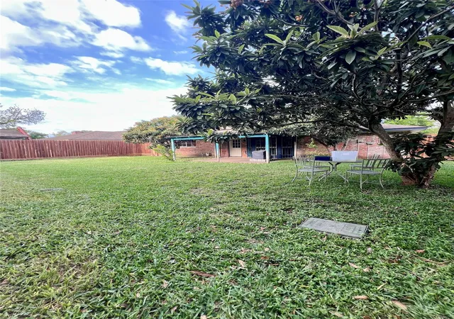 Photo 24 of Single family home for sale at 15119 Mcleod Dr, Houston, TX 77060 | MLS# 3885220 | Listing updated on 2026-10-03