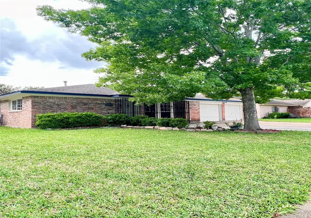 Photo 2 of Single family home for sale at 15119 Mcleod Dr, Houston, TX 77060 | MLS# 3885220 | Listing updated on 2026-10-03