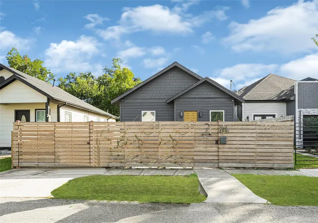 Photo 2 of Sale Pending at 3412 Simmons St, Houston, TX 77004 | MLS# 2937767 | Listing updated on 2026-10-06
