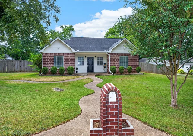 Photo 1 of Single family home for sale at 108 Viewcrest St, Crockett, TX 75835 | MLS# 9684674 | Listing updated on 2026-09-02