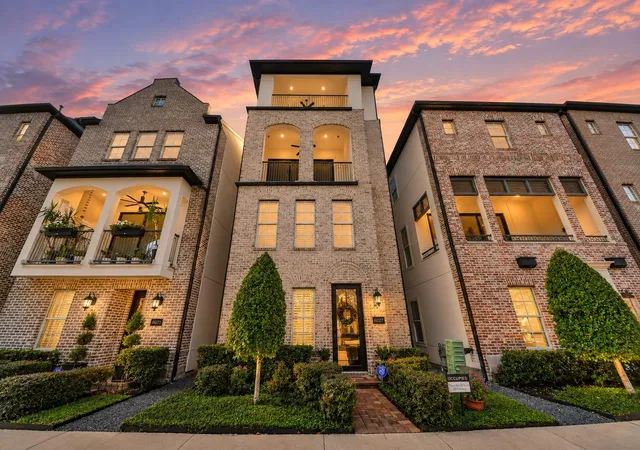 Photo 2 of Single family home for sale at 6027 Matthew Oaks Pl, Houston, TX 77007 | MLS# 3874083 | Listing updated on 2026-10-09