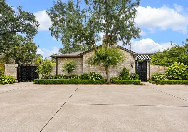 Photo 2 of Single family home for sale at 6122 San Felipe St, Houston, TX 77057 | MLS# 88183466 | Listing updated on 2026-09-16