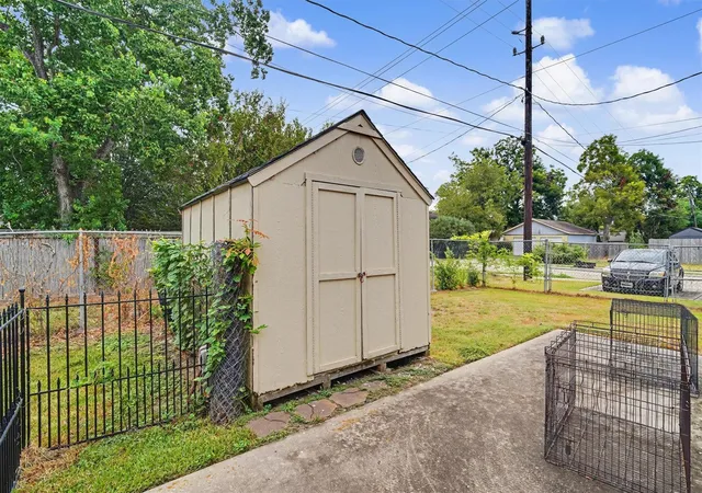 Photo 2 of Single family home for sale at 423 South 4th St, La Porte, TX 77571 | MLS# 64762398 | Listing updated on 2026-09-17