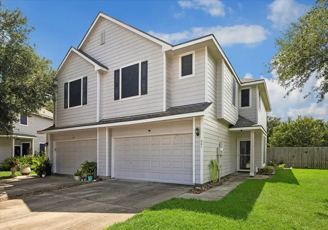 Photo 1 of Townhouse for sale at 341 Capella Oaks Ln, Dickinson, TX 77539 | MLS# 45171036 | Listing updated on 2026-09-17