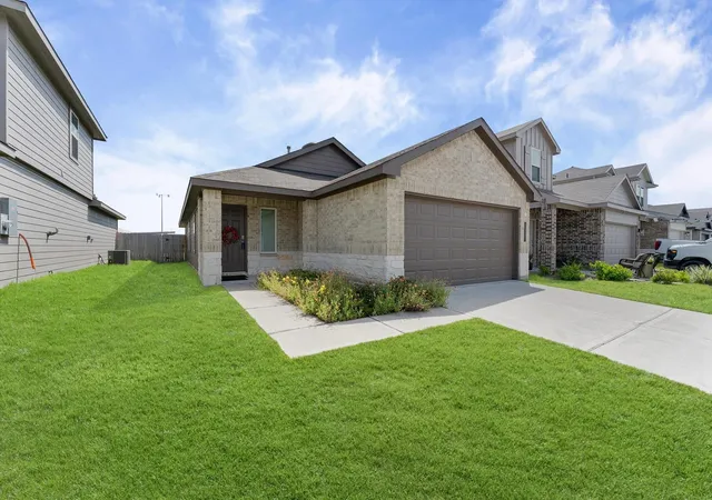 Photo 2 of Single family home for sale at 1907 Sable Holw Dr, Houston, TX 77067 | MLS# 47423364 | Listing updated on 2026-09-15