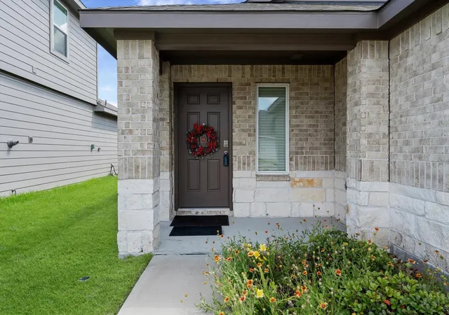 Photo 3 of Single family home for sale at 1907 Sable Holw Dr, Houston, TX 77067 | MLS# 47423364 | Listing updated on 2026-09-15