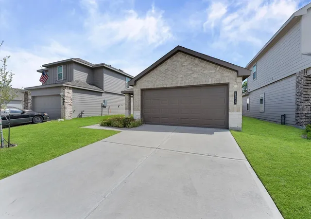 Photo 3 of Single family home for sale at 1907 Sable Holw Dr, Houston, TX 77067 | MLS# 47423364 | Listing updated on 2026-09-15