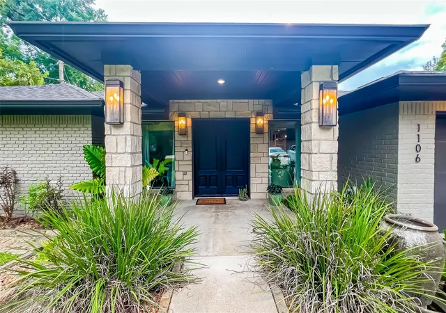 Photo 2 of Single family home for sale at 1106 Kipp Ave, Kemah, TX 77565 | MLS# 81672075 | Listing updated on 2026-09-13