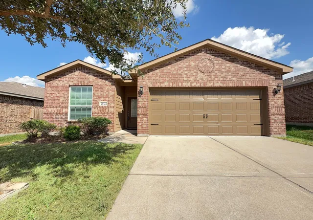Photo 3 of Sale Pending at 21322 Crimson Orchard Dr, Hockley, TX 77447 | MLS# 56330468 | Listing updated on 2026-10-08
