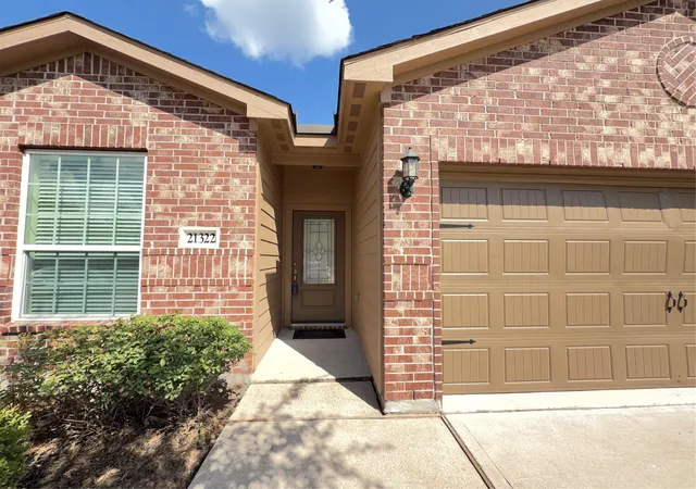 Photo 3 of Sale Pending at 21322 Crimson Orchard Dr, Hockley, TX 77447 | MLS# 56330468 | Listing updated on 2026-10-08