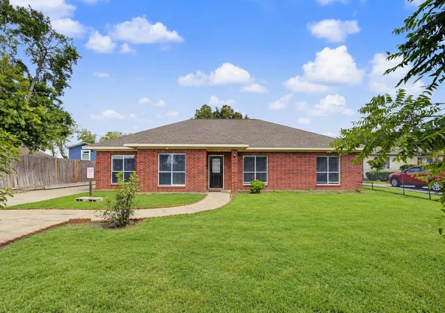 Photo 3 of Single family home for sale at 1411 Guadalupe, Stafford, TX 77477 | MLS# 11052778 | Listing updated on 2026-10-08