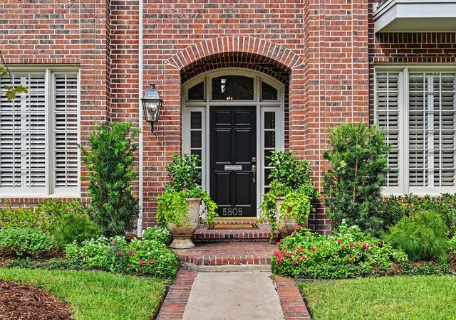 Photo 2 of Single family home for sale at 5808 Fordham St, Houston, TX 77005 | MLS# 32810603 | Listing updated on 2026-09-27