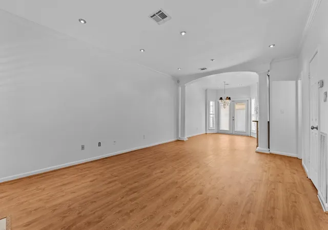 Photo 4 of Townhouse for sale at 3300 Bellefontaine St #42, Houston, TX 77025 | MLS# 57863578 | Listing updated on 2026-09-05