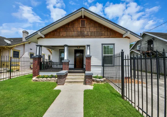 Single family home for sale at 225 Lenox St, Houston, TX 77011 | MLS# 74798036