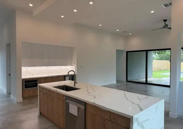 Photo 3 of Single family home for sale at 2030 Forest Hl Blvd, Houston, TX 77023 | MLS# 93116622 | Listing updated on 2026-09-03