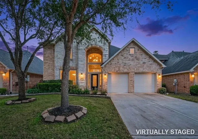 Photo 2 of Single family home for sale at 4423 Parkwater Cvs Ct Se, Sugar Land, TX 77479 | MLS# 35502866 | Listing updated on 2026-10-06