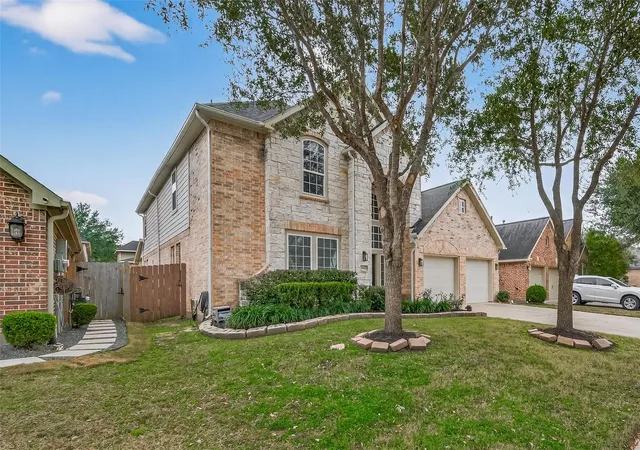 Photo 3 of Single family home for sale at 4423 Parkwater Cvs Ct Se, Sugar Land, TX 77479 | MLS# 35502866 | Listing updated on 2026-10-06