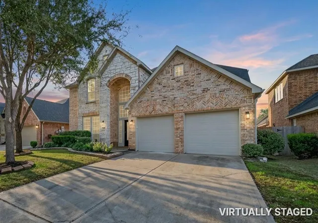 Photo 3 of Single family home for sale at 4423 Parkwater Cvs Ct SE, Sugar Land, TX 77479 | MLS# 35502866 | Listing updated on 2026-10-06