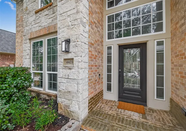Photo 4 of Single family home for sale at 4423 Parkwater Cvs Ct SE, Sugar Land, TX 77479 | MLS# 35502866 | Listing updated on 2026-10-06