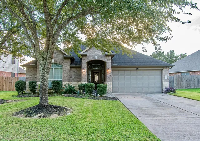 Photo 1 of Single family home for sale at 4108 S Meridian Greens Dr, Dickinson, TX 77539 | MLS# 16572730 | Listing updated on 2026-10-06
