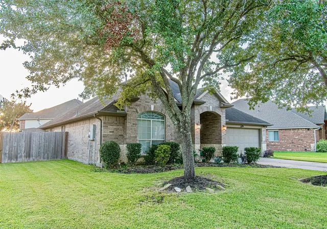 Photo 3 of Single family home for sale at 4108 S Meridian Greens Dr, Dickinson, TX 77539 | MLS# 16572730 | Listing updated on 2026-10-06