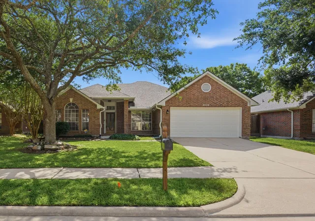 Photo 1 of Single family home for sale at 16918 Serenity Cvs Cir, Friendswood, TX 77546 | MLS# 47102788 | Listing updated on 2026-09-17