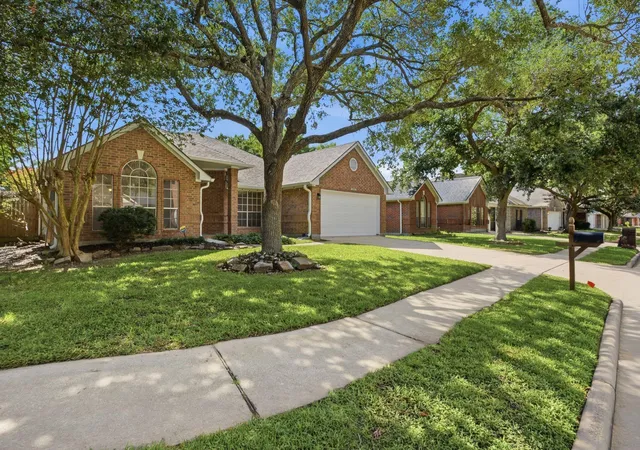 Photo 2 of Single family home for sale at 16918 Serenity Cvs Cir, Friendswood, TX 77546 | MLS# 47102788 | Listing updated on 2026-09-17
