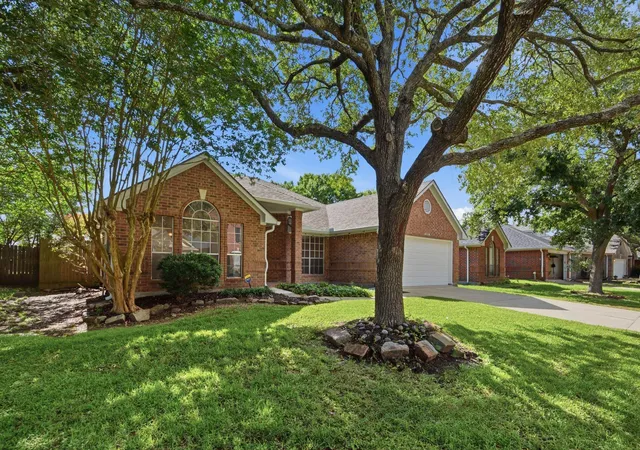 Photo 3 of Single family home for sale at 16918 Serenity Cvs Cir, Friendswood, TX 77546 | MLS# 47102788 | Listing updated on 2026-09-17