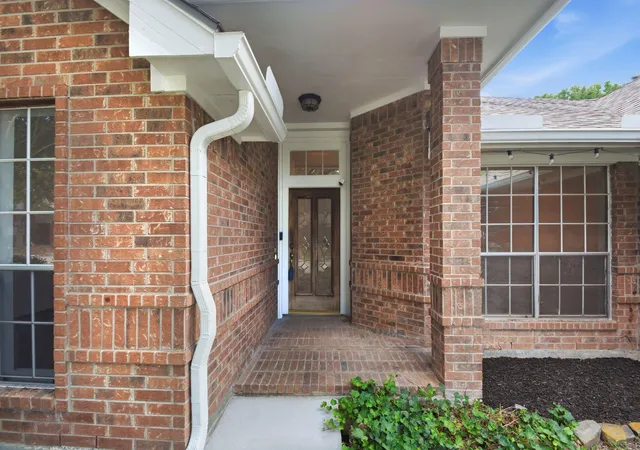 Photo 4 of Single family home for sale at 16918 Serenity Cvs Cir, Friendswood, TX 77546 | MLS# 47102788 | Listing updated on 2026-09-17