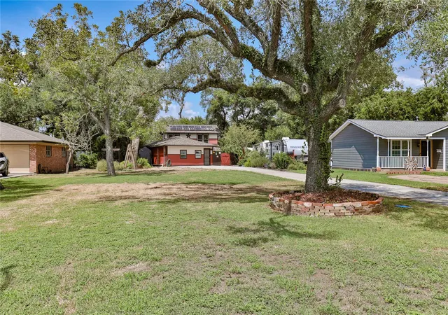 Photo 1 of Single family home for sale at 56 Leeder Ct, Lake Jackson, TX 77566 | MLS# 53409685 | Listing updated on 2026-09-21