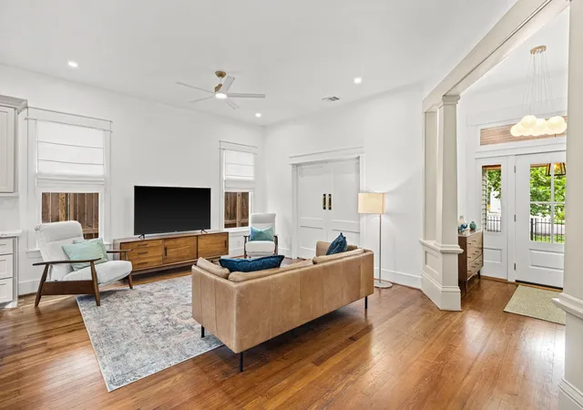 Photo 4 of Single family home for sale at 2007 Shearn St, Houston, TX 77007 | MLS# 42998090 | Listing updated on 2026-10-08