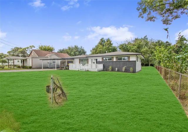 Photo 2 of Single family home for sale at 1118 Lake Rd, La Marque, TX 77568 | MLS# 46428734 | Listing updated on 2026-09-23