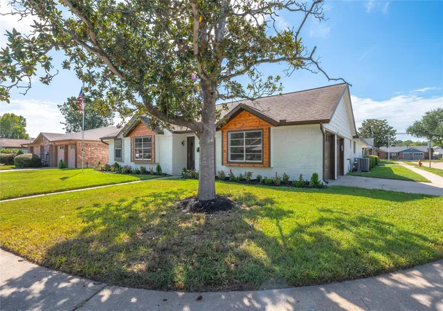 Photo 2 of Sale Pending at 717 Yale Ln, Deer Park, TX 77536 | MLS# 49077575 | Listing updated on 2026-10-05