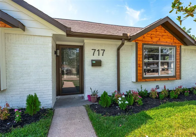 Photo 3 of Sale Pending at 717 Yale Ln, Deer Park, TX 77536 | MLS# 49077575 | Listing updated on 2026-10-05
