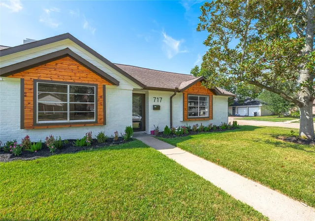 Photo 3 of Sale Pending at 717 Yale Ln, Deer Park, TX 77536 | MLS# 49077575 | Listing updated on 2026-10-05