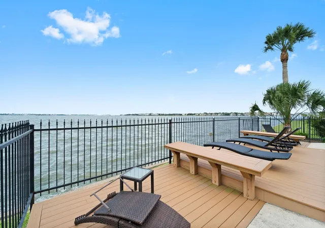 Photo 4 of Townhouse for sale at 309 Lakeside Ln, Houston, TX 77058 | MLS# 65477796 | Listing updated on 2026-10-08