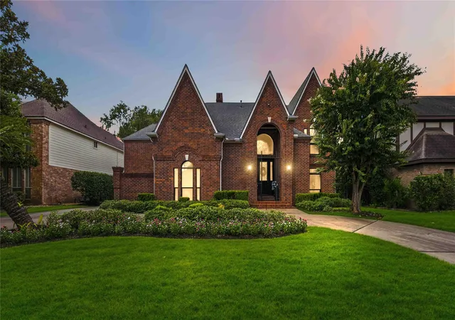 Photo 1 of Sale Pending at 2718 Bermuda Dunes Dr, Missouri City, TX 77459 | MLS# 93057805 | Listing updated on 2026-09-15