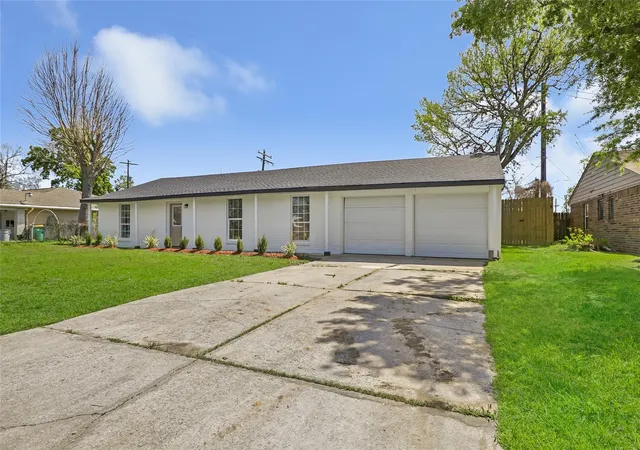 Photo 2 of Single family home for sale at 715 Pamela Dr, Baytown, TX 77521 | MLS# 19227726 | Listing updated on 2026-09-11